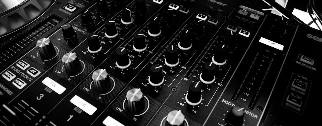 pexels-stephendn-63703